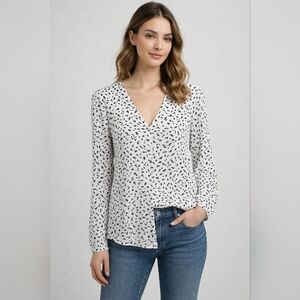 Dynamite Monochrome V-Neck Blouse